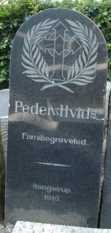 Peder Hvid's familiegravsted.jpg
